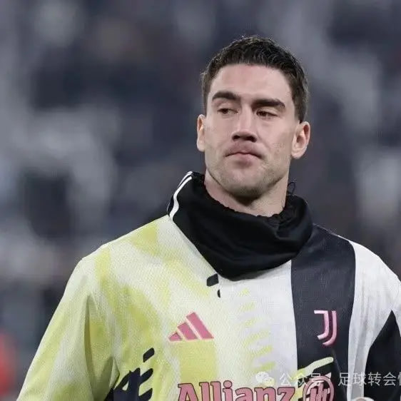 弗拉霍维奇不愿放弃尤文1250万欧年薪，曼联无法完全说服他